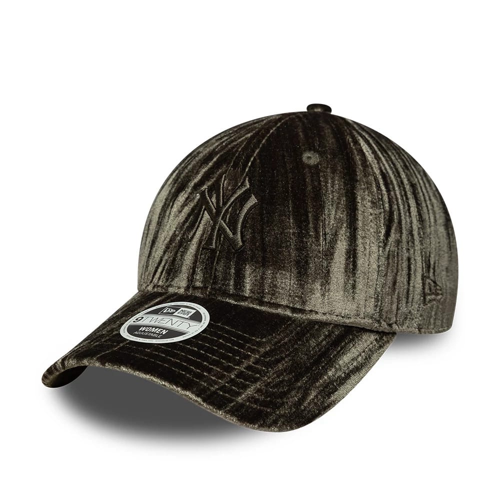 NEW YORK YANKEES BASEBALL CAPS & CLOTHING